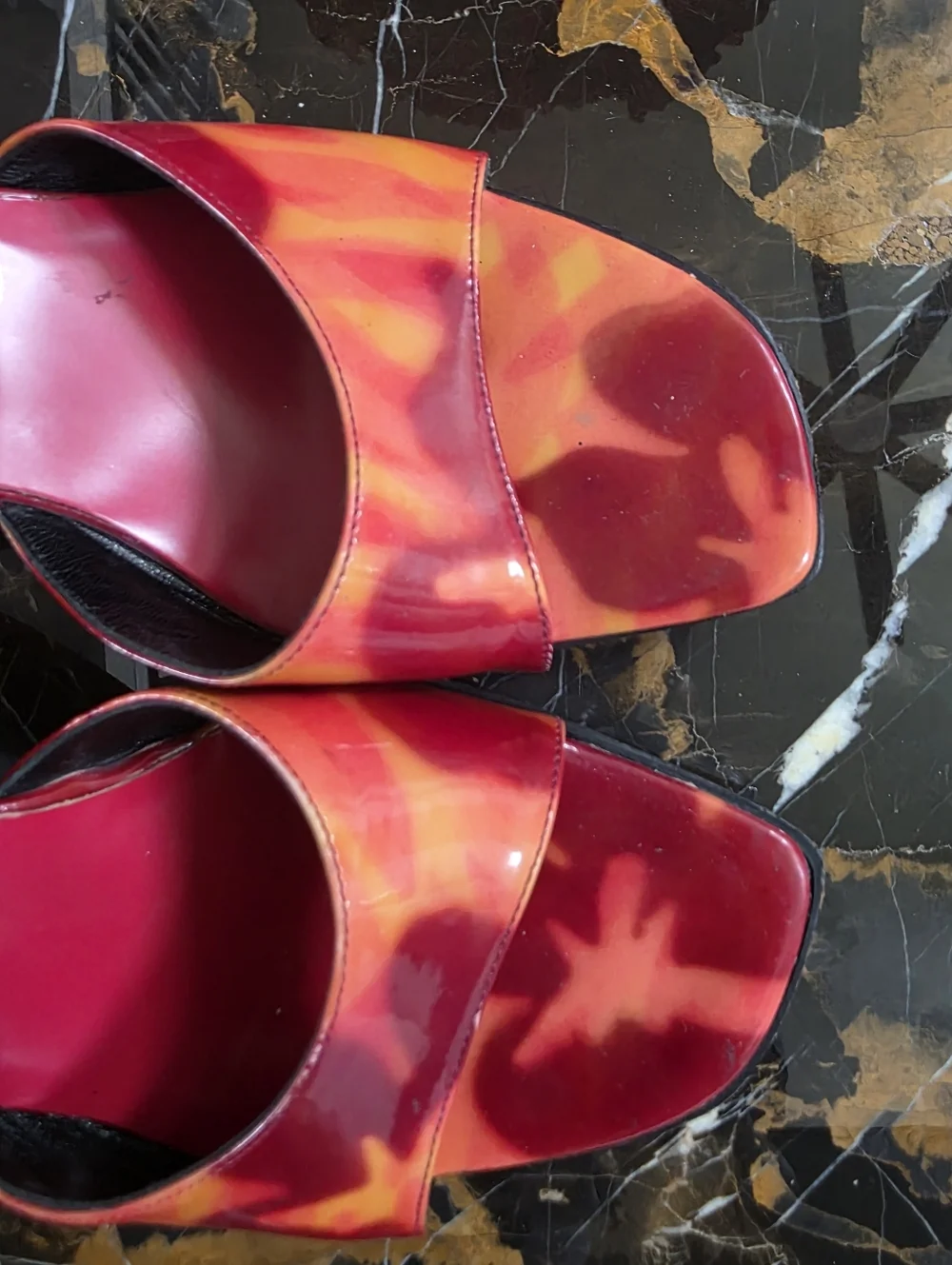 Via Spiga Red and Orange Marbled Women's Mule Sandals 8M Vinyl PVC - Picture 8 of 13